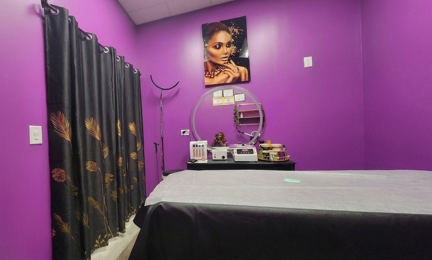 Image 2: Achieve Smooth Skin w/ an Underarm or Bikini/Brazilian Wax /the Combo
