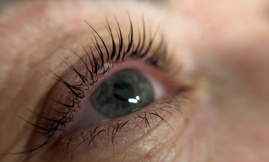 Image 2: Wimpern- und / oder Browlifting inkl. Willkommensgetränk für 1 Person
