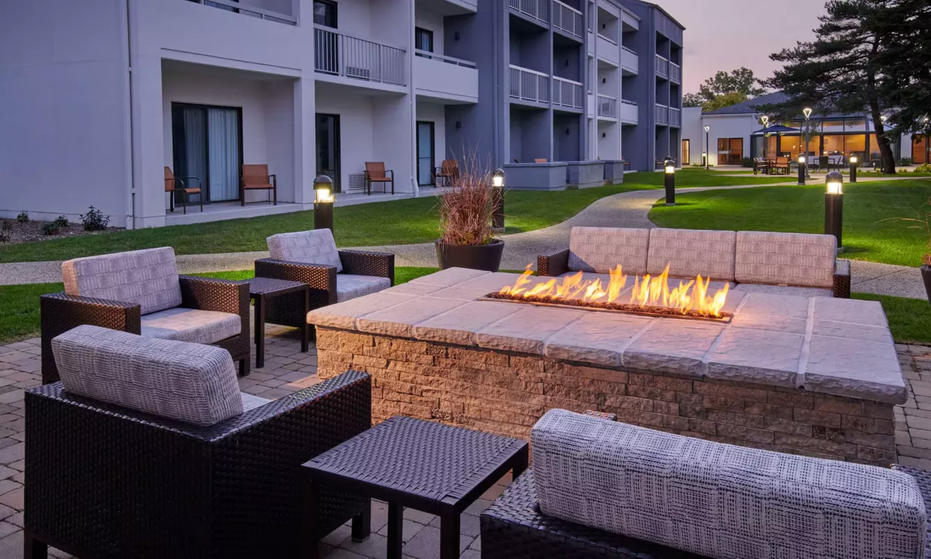 Relax in Comfort Just Minutes from Chicago's Famed Music Venue