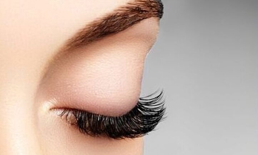 Image 7: Lifting y tinte de pestañas y/o laminado y depilación de cejas 