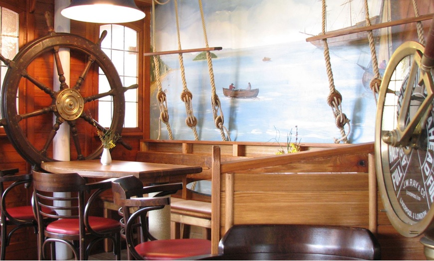 Image 6: Graal Müritz: 2-3 Nächte mit Sekt-Frühstück, 3-Gang-Menü & Kaminsauna