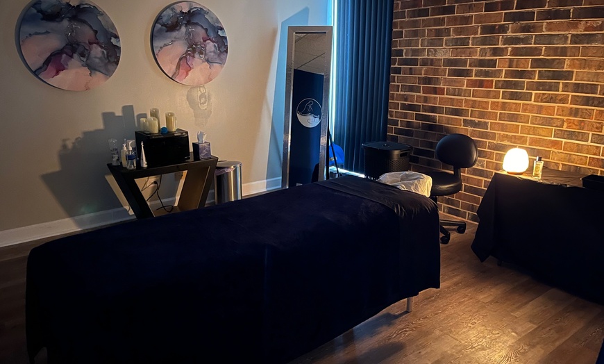 Image 3: Unwind with a 60-Minute Swedish Massage Experience