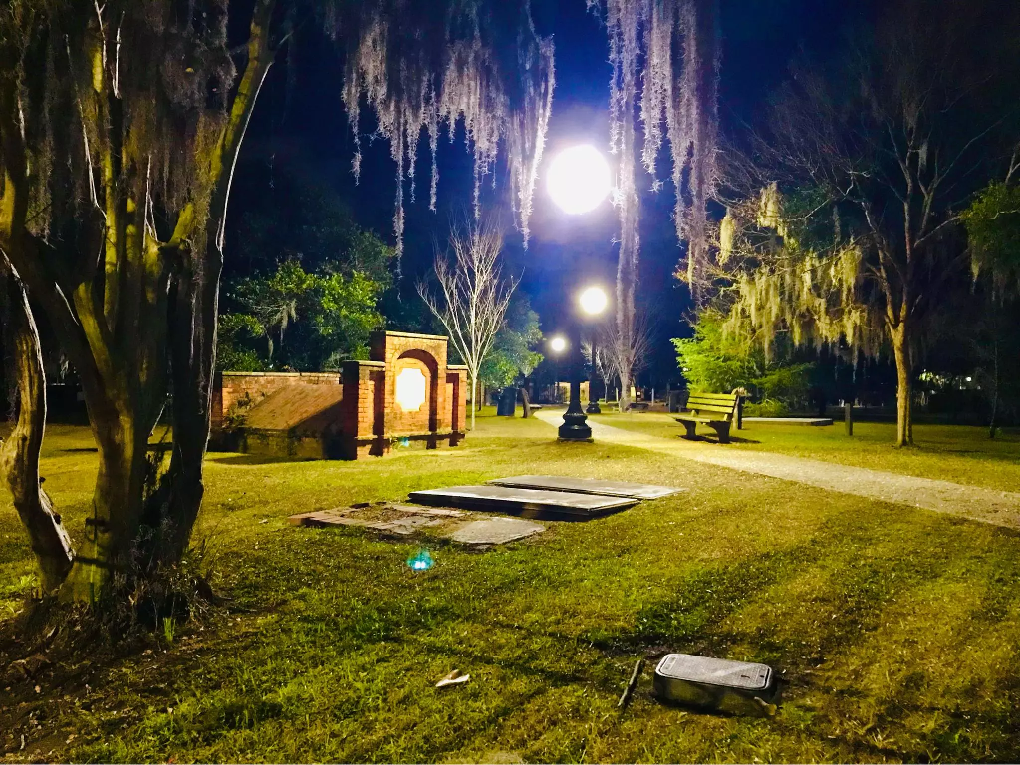 Haunted History Pub Crawl in Savannah for Two Four or Six