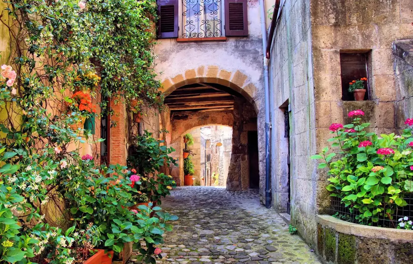 ✈ 8-Day Tuscan Castle Stay w/ Air from Great Value Vacations