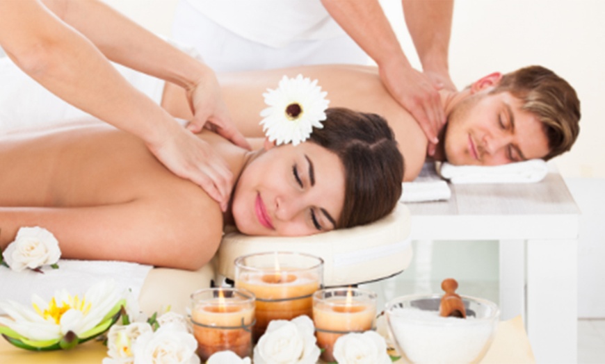 Image 2: 90 Min. Tiefengewebe-Aromatherapie-Ganzkörpermassage für 1 od. 2 Pers.