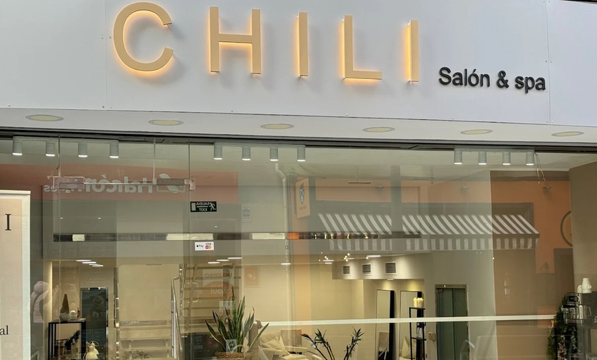 Image 2: Sesión de peluquería completa con opción a tinte de raíz o mechas