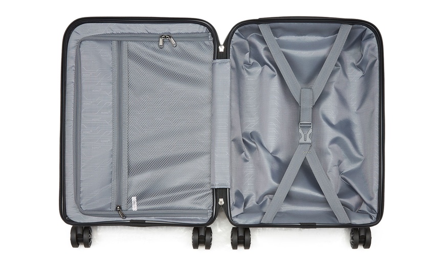Image 8: Maleta o juego de maletas de ruedas ligeras con diseño estriado