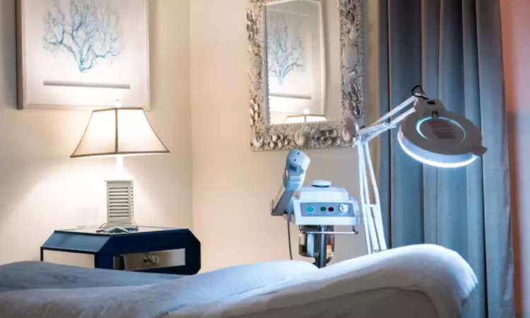 One 60 Min Swedish Massage, Aromatherapy, Lymphatic Facial Massage