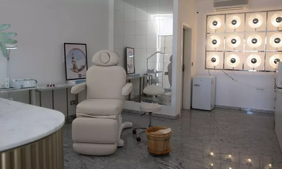 Wimpern- und/oder Augebrauen-Lifting inkl. Färben für 1 Person