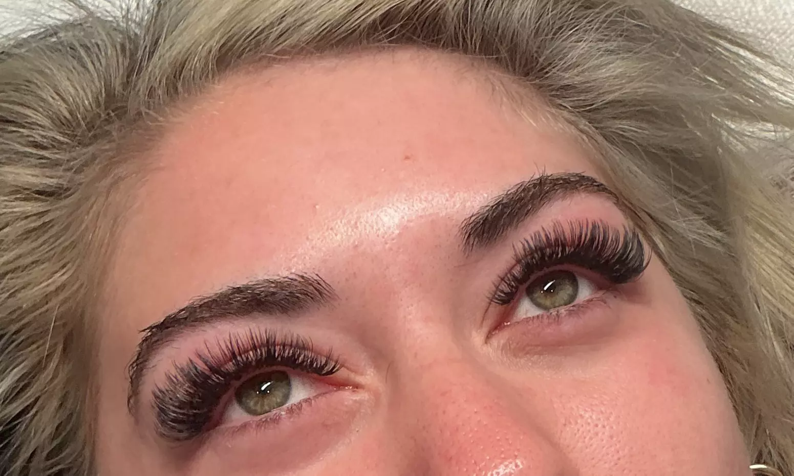 Full Set Classic or Hybrid Eyelash Extensions with or without Touch-Up