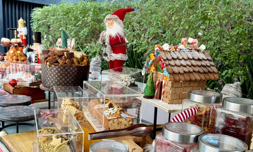 Image 1: Join the Festive Pre-Christmas Brunch with Pool Access!