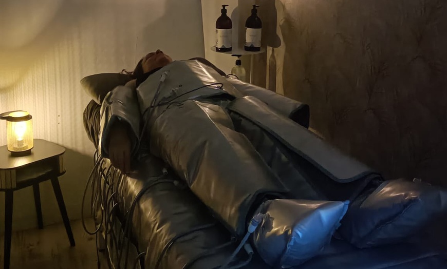 Image 1: 5 o 10 sesiones de 25 minutos de presoterapia con tecnología dual