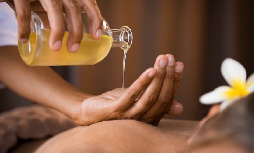 Image 5: Relájate y renueva tu energía con masajes de 30, 45 o 60 minutos
