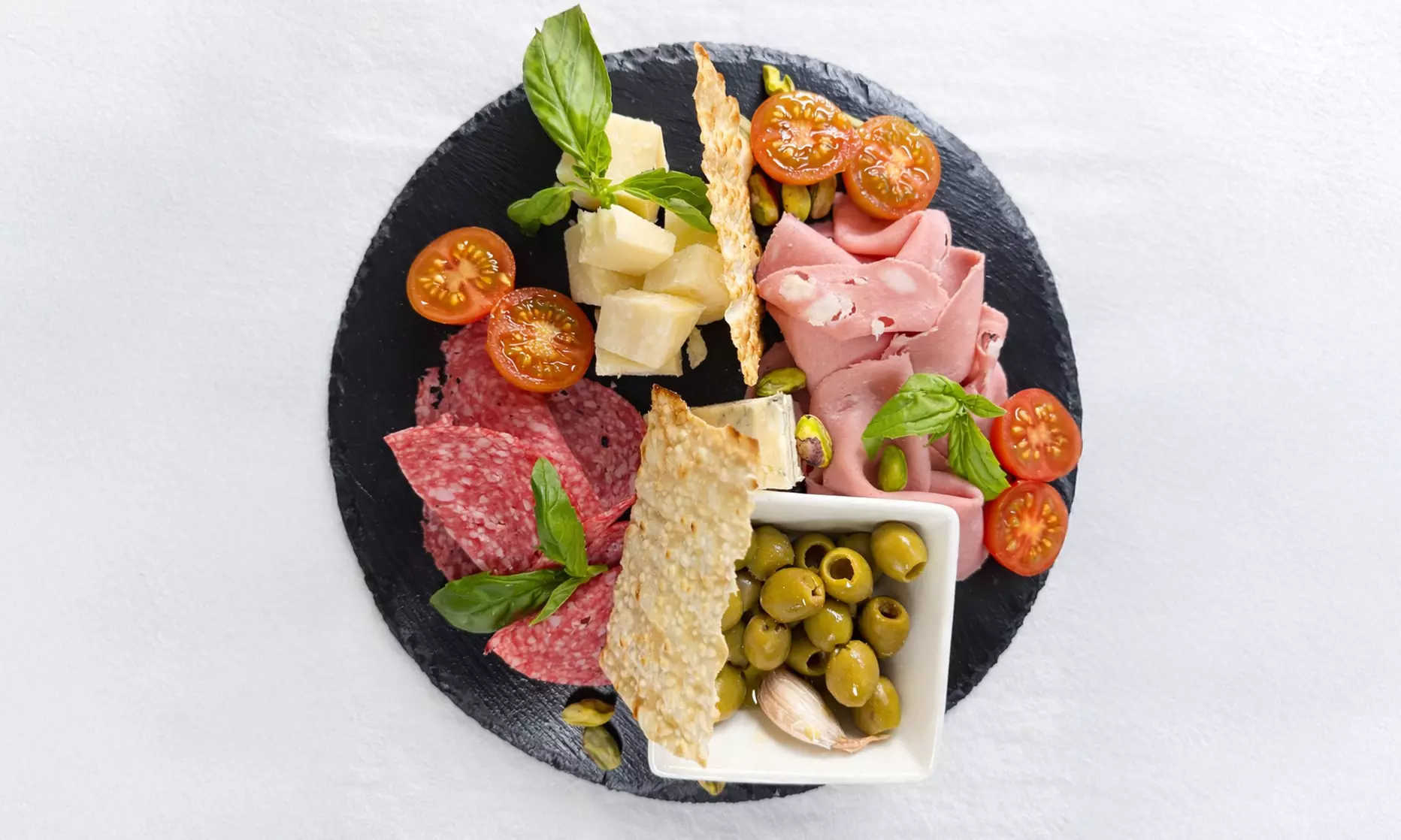 Aperitivo italiano con copas y picoteo para 2 o 4 en hotel 5 estrellas