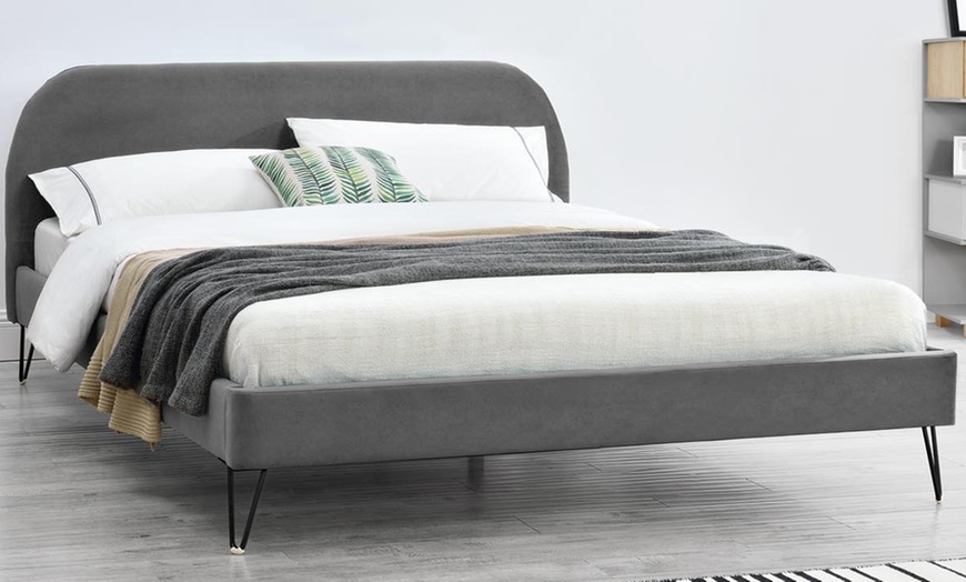 Image 20: Lit velours "Garbera" 140 x 190 cm ou 160 x 200 cm de Kocoon 