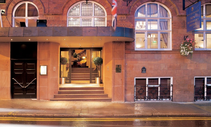 Image 2: Chester: Standard Double Room with Bottle of Prosecco