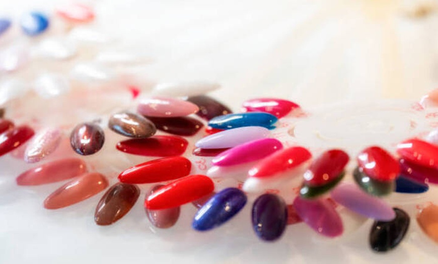 Image 6: Sesión de manicura y/o pedicura normal o semipermanente