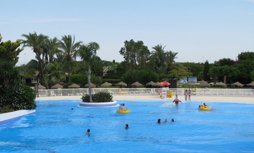 Image 17: Aquópolis Torrevieja: entrada de 1 día para infantil o adulto