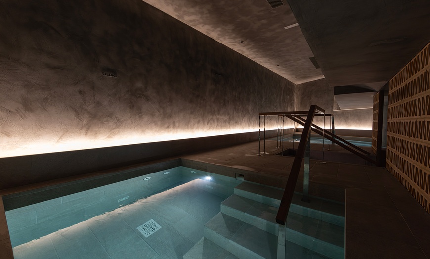 Image 4: Acceso spa 90 minutos con circuito de aguas premium y masaje opcional 