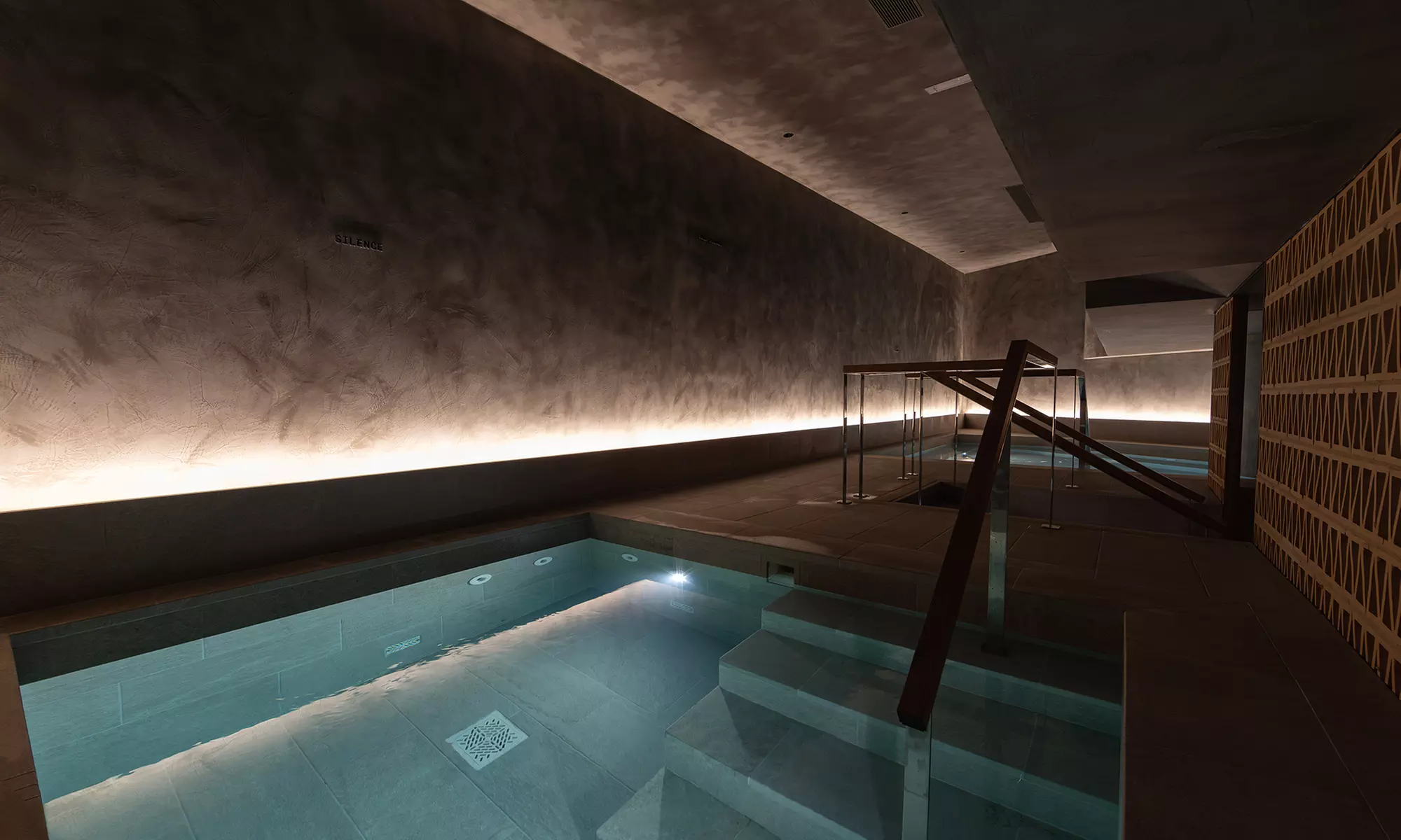 Acceso spa 90 minutos con circuito de aguas premium y masaje opcional