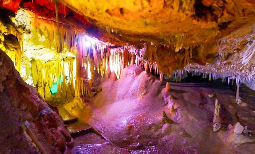Image 5: Aventura diferente: entrada a las Cuevas De Genova para niño y adulto