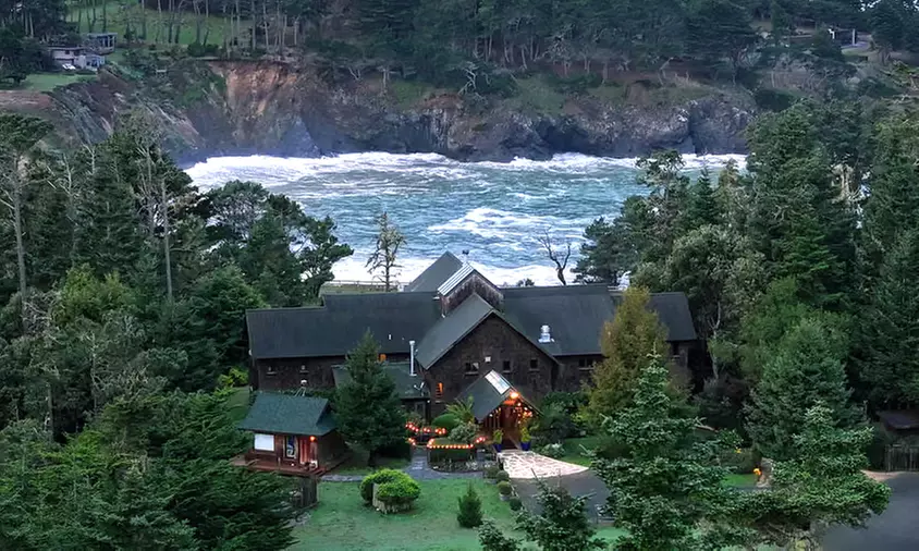 Relax in spa-inspired luxury on the Mendocino Coast