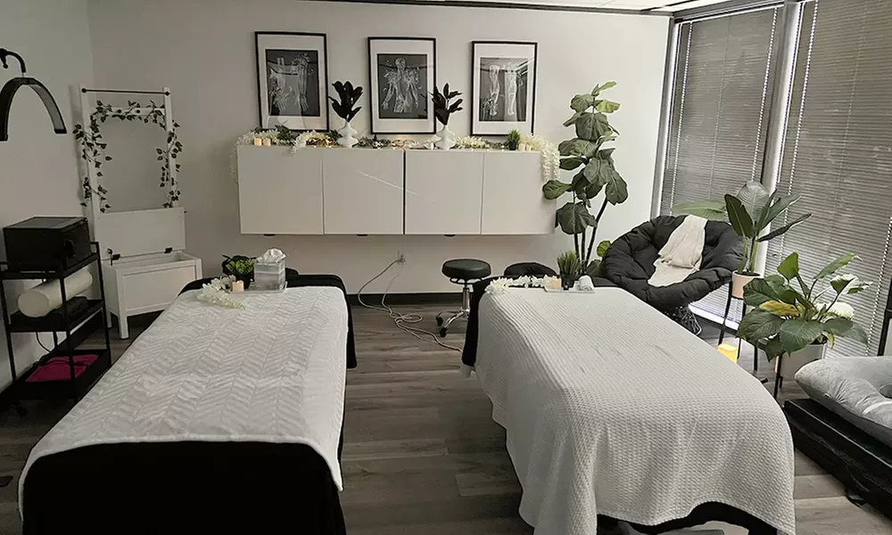 60/90/120-Min Therapeutic Massages Packages with Aromatherapy and More