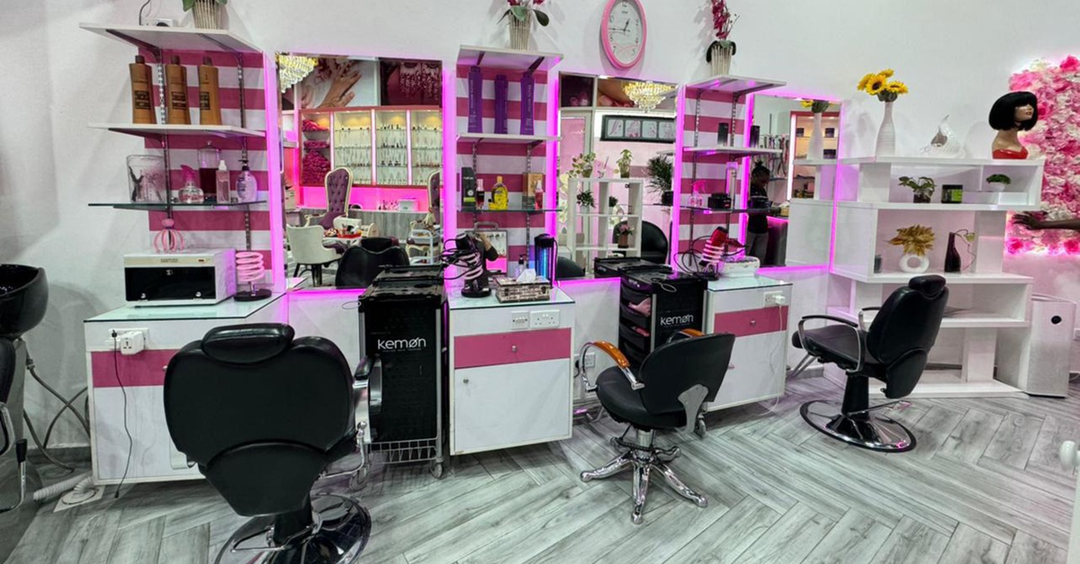 Big, Medium Or Small Braids With Hair Wash And Blow Dry Big, Medium Or Small Braids With Hair Wash And Blow Dry