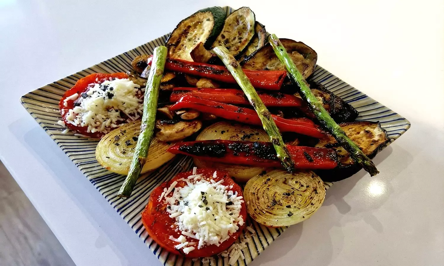 Menú de picoteo para 2 o 4 personas con raciones y bebidas