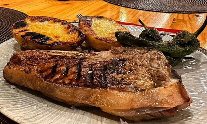 Menú variado para 2 o 4 personas a elegir entre clásico o prémium