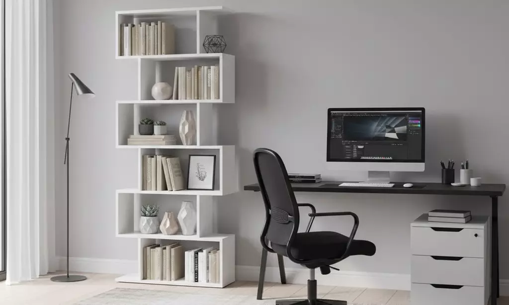 Libreria da terra con mensole zig-zag