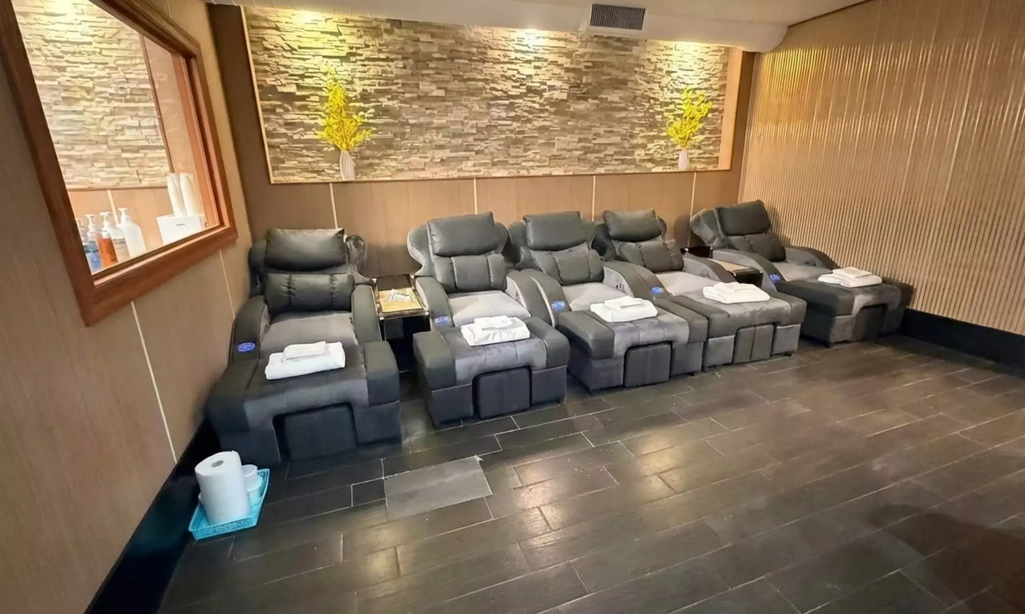 Melt Stress Away Together with a 60- or 90-Minute Couples Massage