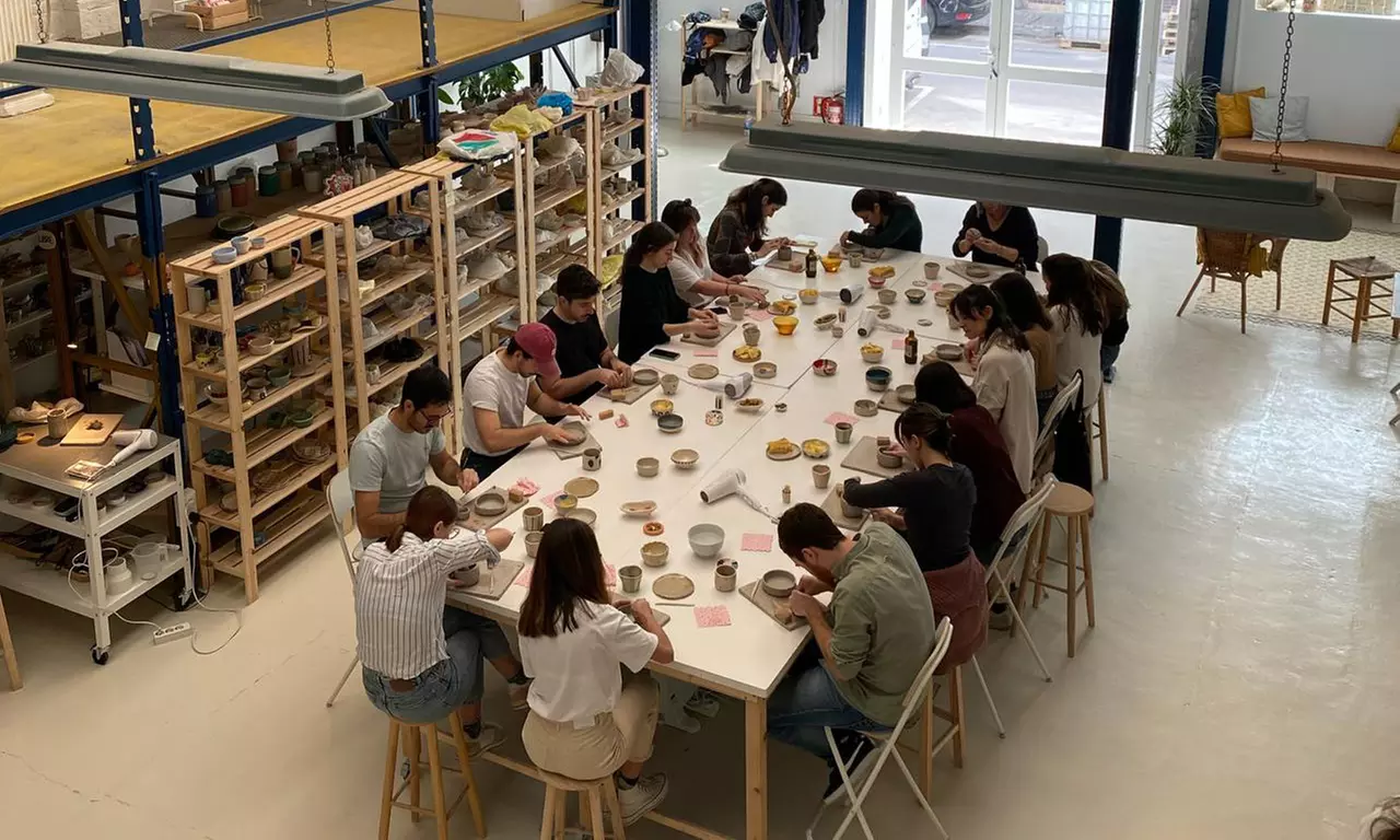 Taller de cerámica con desayuno o aperitivo a elegir para 1 o 2 personas