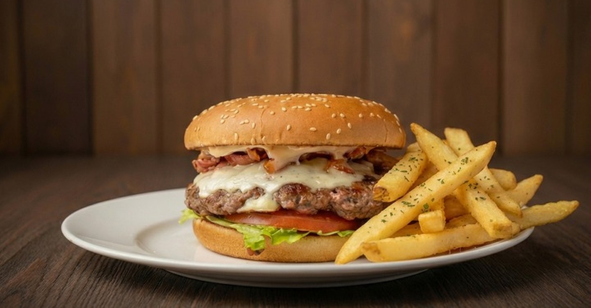 Combo de hamburguesas con patatas y bebida para 2 o 4 personas en Sevilla
