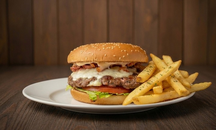 Combo de burgers con patatas y bebida take away para 2 o 4 personas