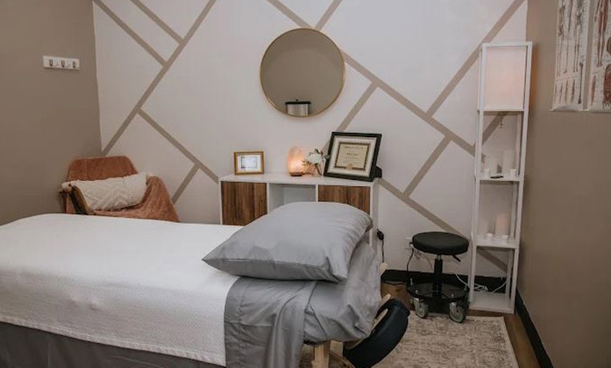 Image 5: Experience a Relaxing 60-Minute Ultimate Glow Facial