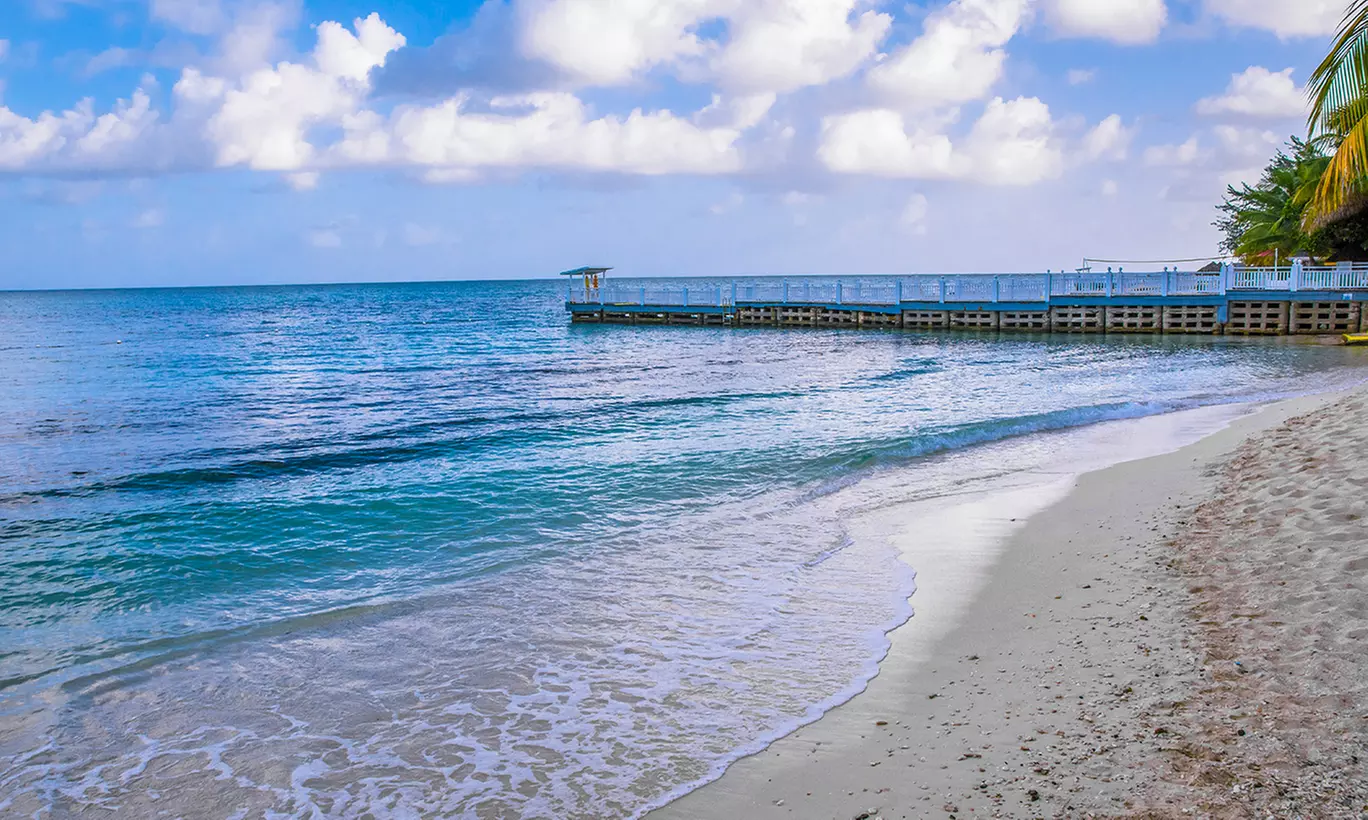 ✈ 3-Night All-Inclusive Grand Decameron Montego Beach Vacation w/Air