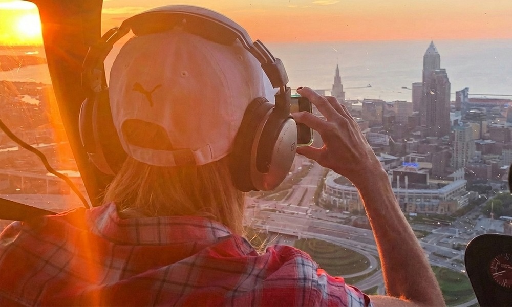 Private Helicopter Tours Over Cleveland and Lake Erie