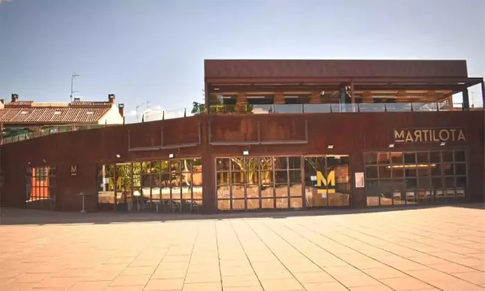 Menú mediterráneo con postre y bebida o botella de vino para 2 o 4