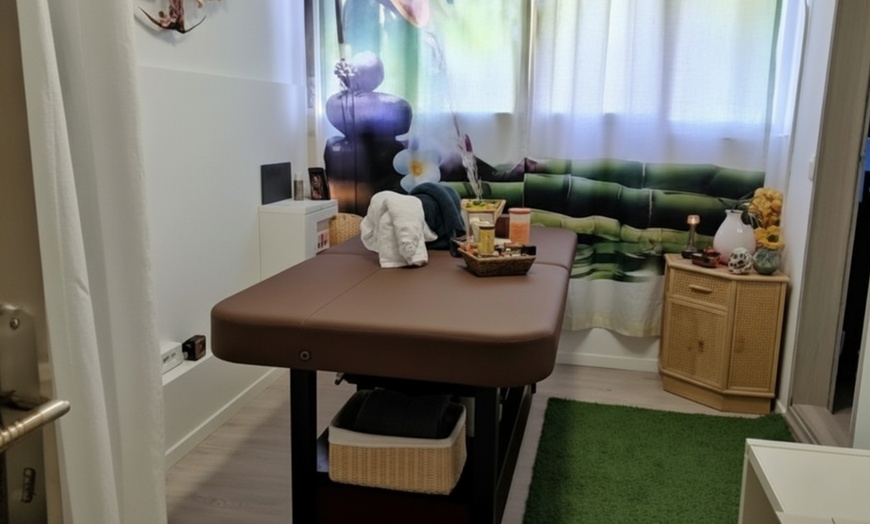 Image 2: Massage bien-être douceur et sérénité à Martigues