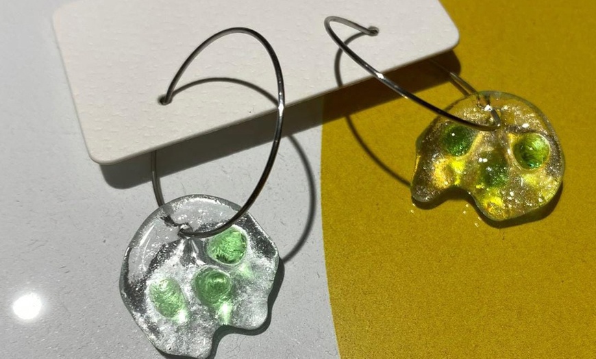 Image 3: Experiencia de joyería, corte de botellas o botánica en cristal y vino