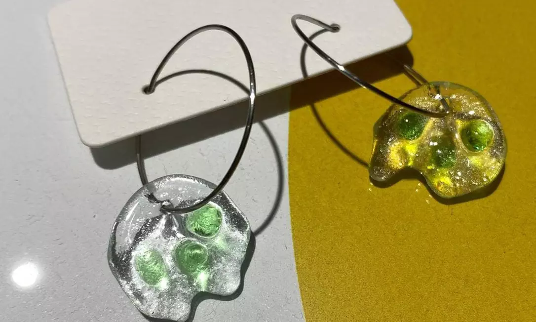 Experiencia de joyería, corte de botellas o botánica en cristal y vino