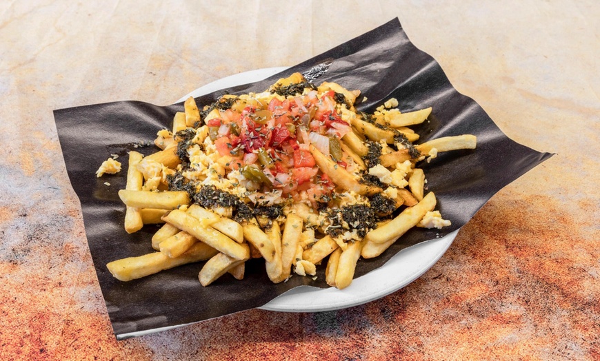 Image 3: Menú para 2 o 4 personas con entrantes, principales, postres y bebidas