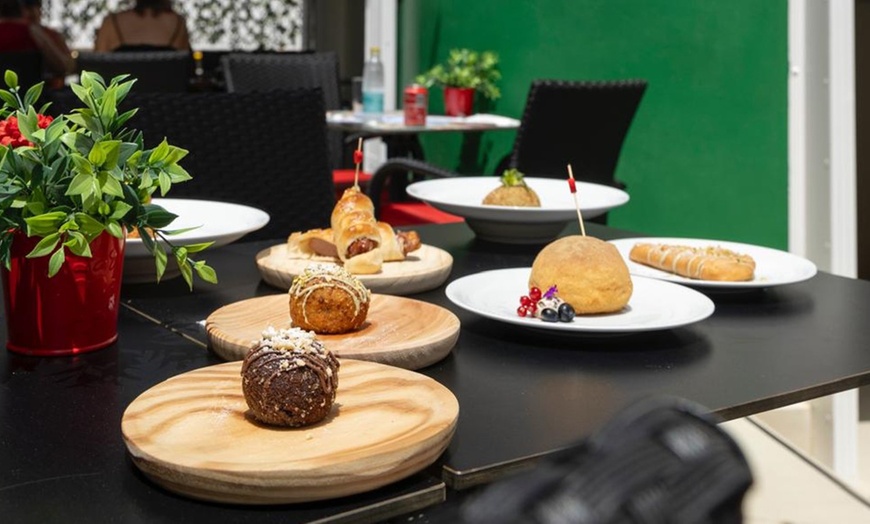 Image 2: ¡Experimenta Italia! Menú para 2 o 4 con opción a botella de vino 