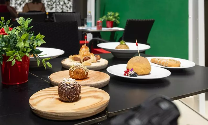 Image 4: Brunch o Drunch de 5 pasos para 2 o 4 personas 