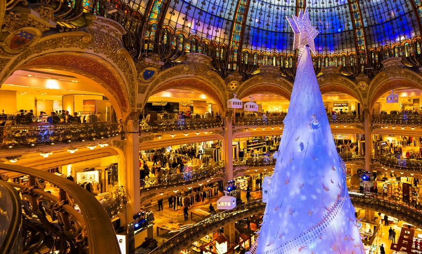 Image 6: ✈ 8-Day London & Paris Christmas Getaway with Air – Weekender Breaks