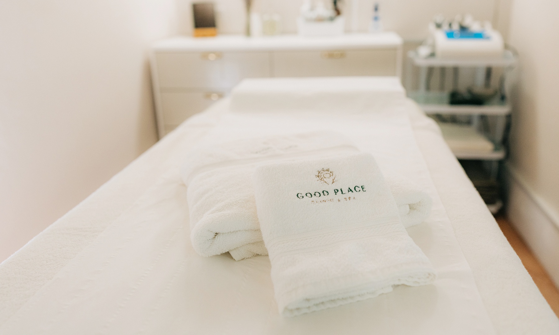 Refresh Your Skin with a 60-Minute Hydrating Facial