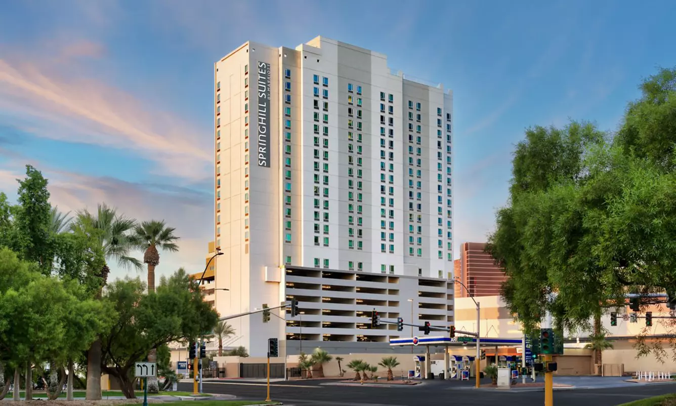 Hotel Stay w/ Rooftop Pool & Breakfast. Minutes From The Strip
