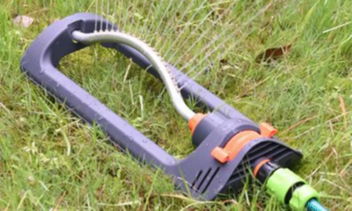 180-degree automatic oscillating sprinkler