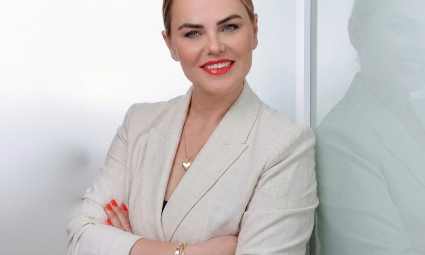 Image 2: 60 Min. Microblading mit Brow Artist inkl. Nachbehandlung für 1 Person